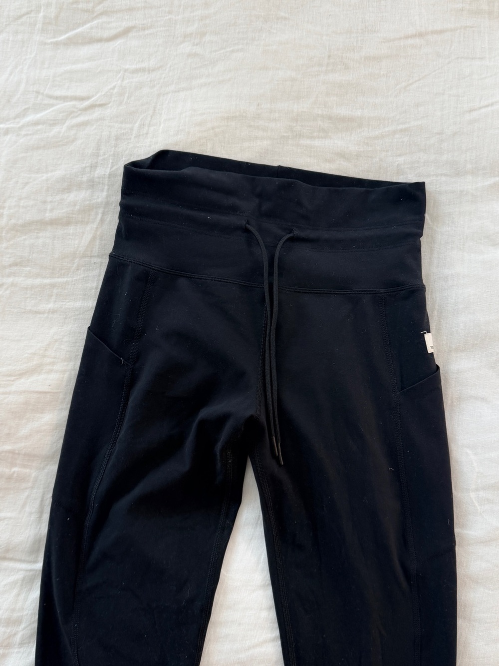 Vuori Black High-Waist Performance Leggings with Pockets